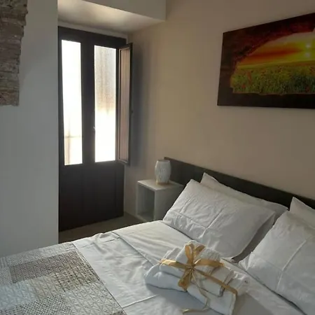 Kalgheros Luxury Affittacamere 3*