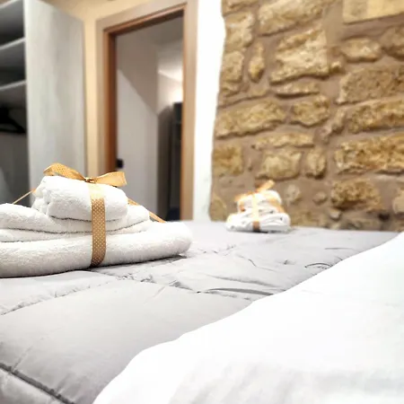 Kalgheros Luxury Affittacamere 3*